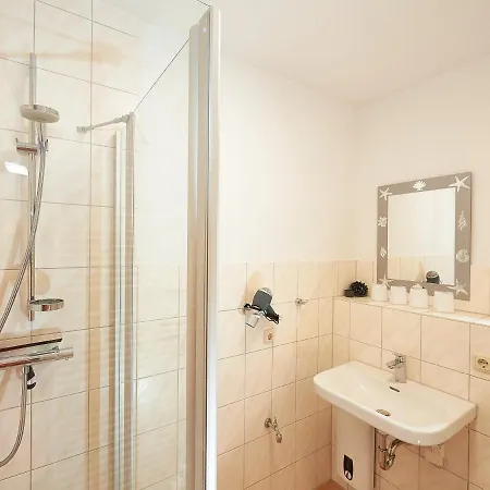 Strandschloesschen - Haushaelfte 2 Feriehus *