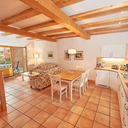 Strandschloesschen - Haushaelfte 2 Feriehus Sellin (Rugen)