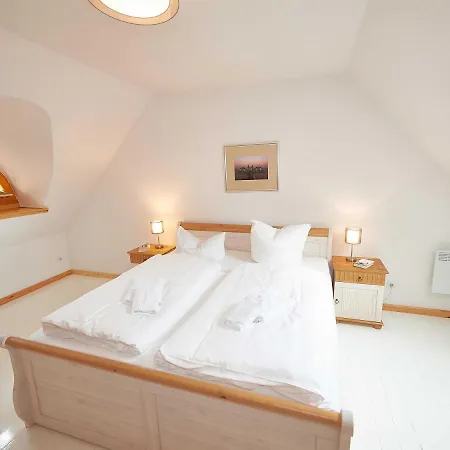 Strandschloesschen - Haushaelfte 2 * Sellin (Rugen)