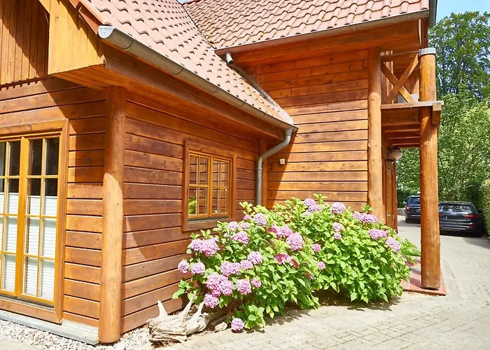 Strandschlösschen - House Half 2 Ferienhaus *